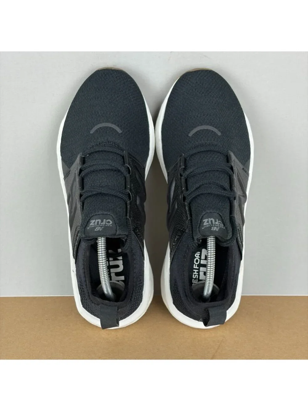 New Balance Fresh Foam Cruz Athletic Shoes Womens 9 Black White Breathable